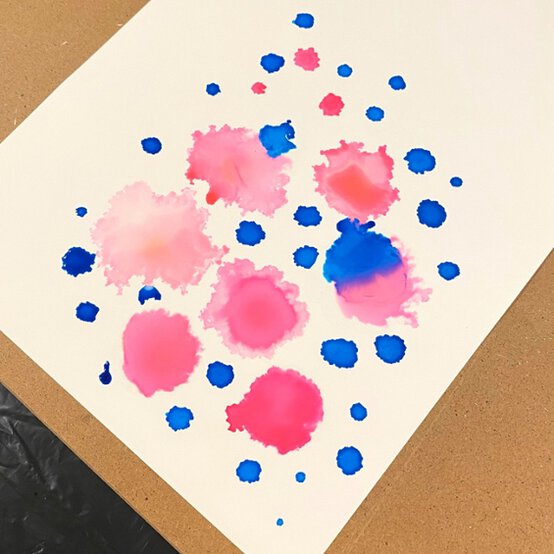 Idea_how-to-use-alcohol-inks_step2.jpg?sw=554&q=85