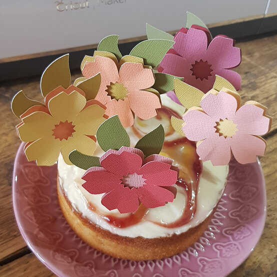 paper-flower-toppers_step7_4.jpg?sw=554&q=85