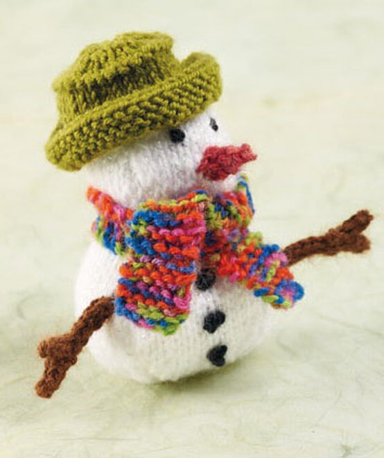 image-1-from-20tm-mini-christmas-knits-layout-.jpg?sw=554&q=85