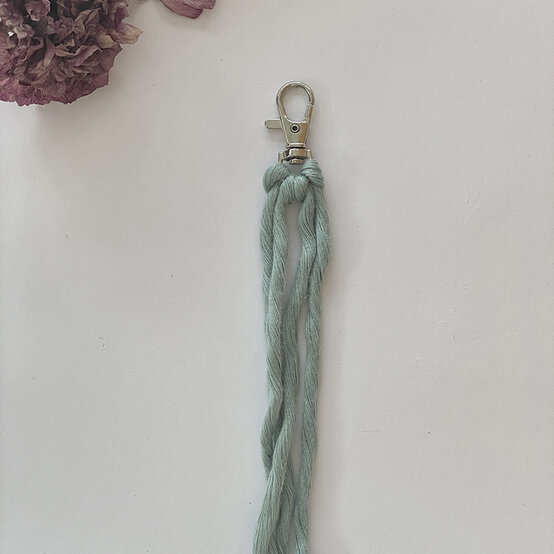 Idea_macrame-stash-busting-_keyring-STEP1.jpg?sw=554&q=85