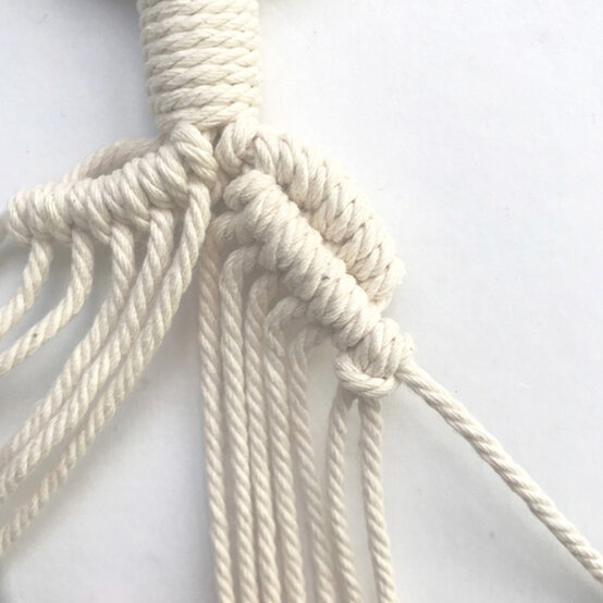 idea_macrame-large-christmas-tree_step6.jpg?sw=554&q=85