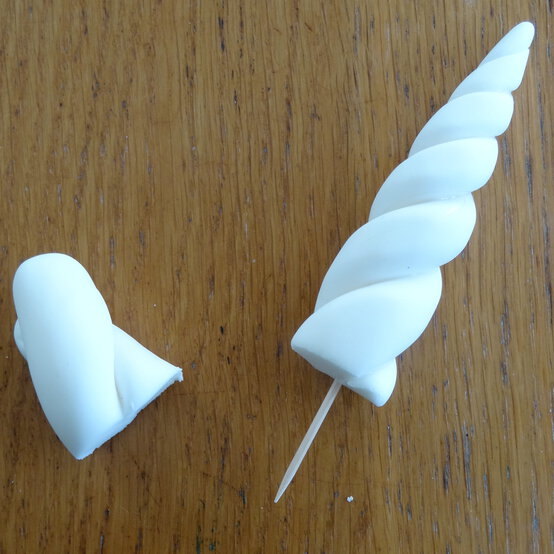 unicorn-cake_step7_3.jpg?sw=554&q=85