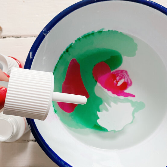 how_to_make_marbled_coasters_2.jpg?sw=554&q=85