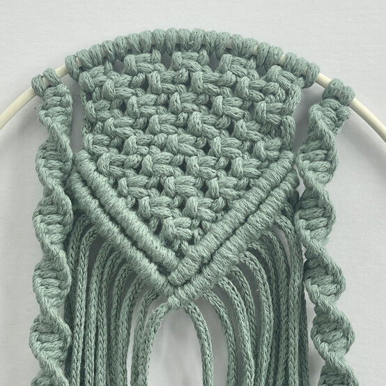 How%2Dto%2DMake%2Da%2DMacrame%2DFrame%5FOval%2Dstep6.jpg?sw=554&q=85