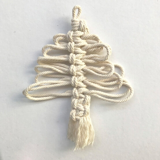 idea_macrame-mini-christmas-tree_step8.jpg?sw=554&q=85