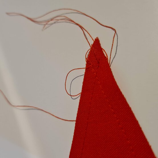 Idea_how-to-make-interchangeable-bunting_step2b.jpg?sw=554&q=85