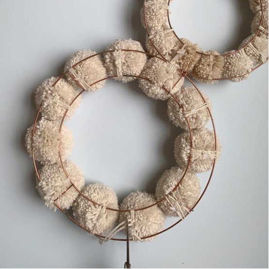 pom_pom_bunny_wall_art_step_7_2.jpg?sw=554&q=85