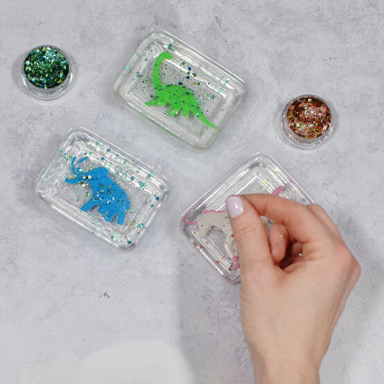 trapped_toy_soaps_step_3b.jpg?sw=554&q=85