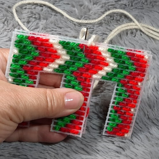 Idea_how-to-make-a-bargello-keyring_step8.jpg?sw=554&q=85