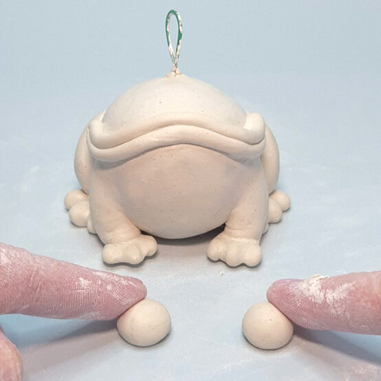 idea%5Fnovelty%2Dchristmas%2Ddecorations%2Dfrog%5Fstep%2D14.jpg?sw=554&q=85