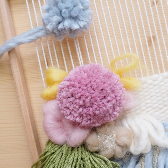 how_to_make_-a_floral_weave_34.jpg?sw=554&q=85