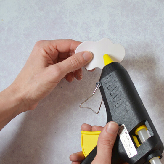 planes_bonnet_foam_step_3.jpg.jpg?sw=554&q=85