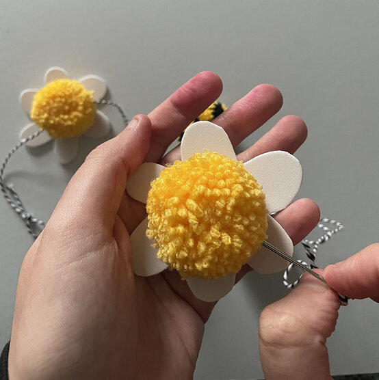 Pom%20Pom%20Bumble%20Bee%20Garland%20Step%203.jpeg?sw=554&q=85