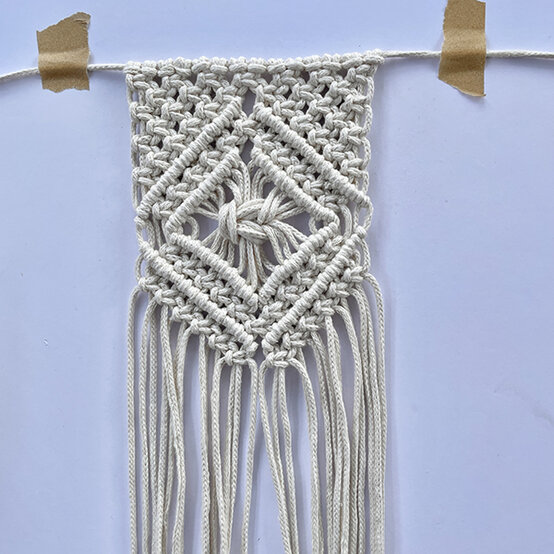 Idea_How-to-Make-a-Wedding-Macrame-Bouquet-Wrap_Step24.JPG?sw=554&q=85