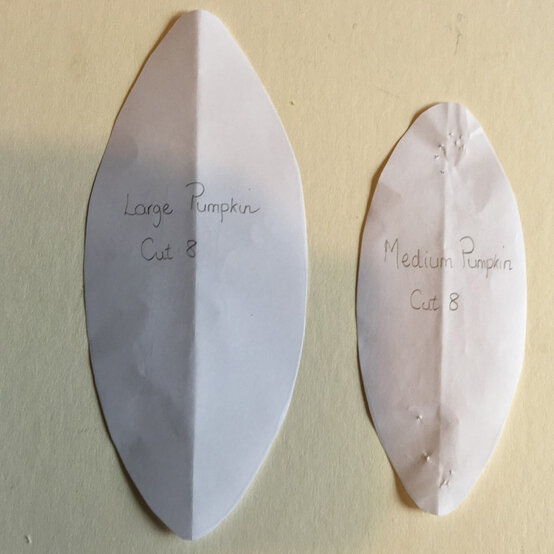 fabric-pumpkins-step-1.jpg?sw=554&q=85