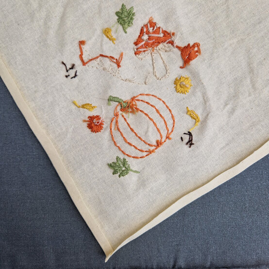 idea%5Fautumn%2Dembroidery%2Dprojects%2Dto%2Dtry%2Dnapkin%5Fstep%2D06.jpg?sw=554&q=85