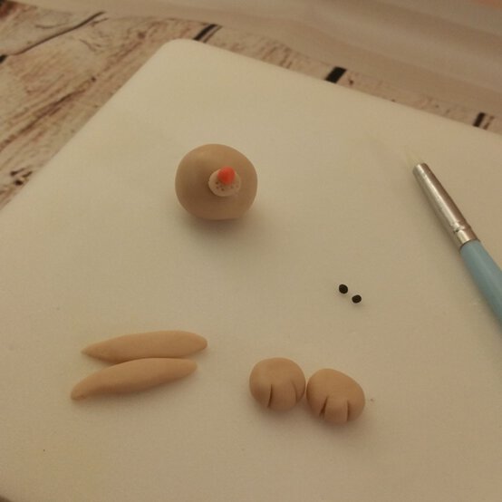 carrot-topper-cupcakes-8.jpg?sw=554&q=85