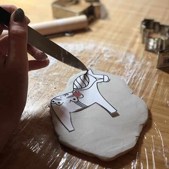 600x600_clay_christmas_decorations_3.jpg?sw=554&q=85