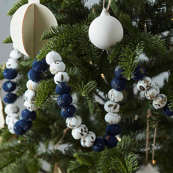 garland-with-fabric-scraps-hero.jpg?sw=554&q=85