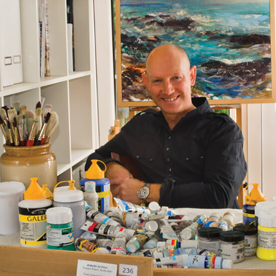 charcoal-pencil-techniques-rob-dutton-robert-dutton-in-the-studio.jpg?sw=554&q=85