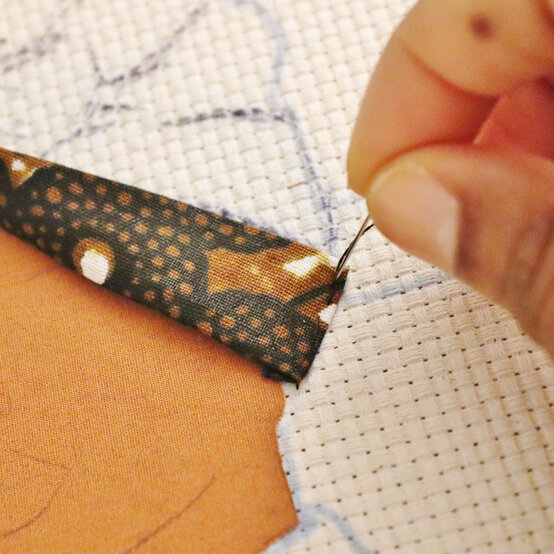 winterpunchneedle_step5.jpg?sw=554&q=85