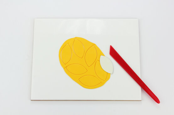 how_to_make_a_fimo_daffodil_step-3l.jpg?sw=554&q=85