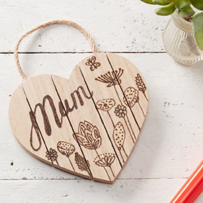 idea_mothers-day-gifts_plaque.jpg?sw=680&q=85