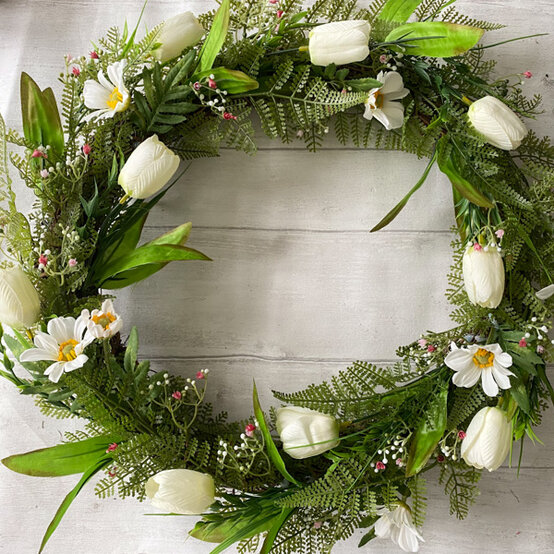 idea%5Fupdate%2Dspring%2Dwreath%2Dwith%2Dtulips%2D02.jpg?sw=554&q=85