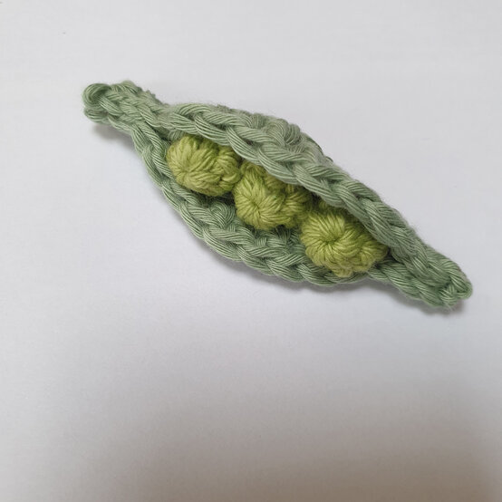 how_to_crochet_a_spring_wreath_easter-natalie-3.jpg?sw=554&q=85