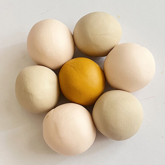 how-to-make-daisy-candle-holders-3.jpg?sw=554&q=85