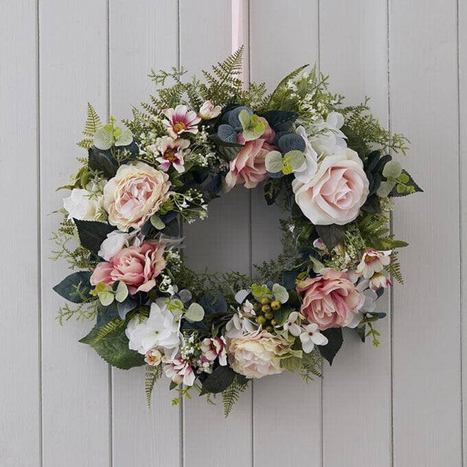 idea_personalised-wedding-decorations_wreath.jpg?sw=680&q=85