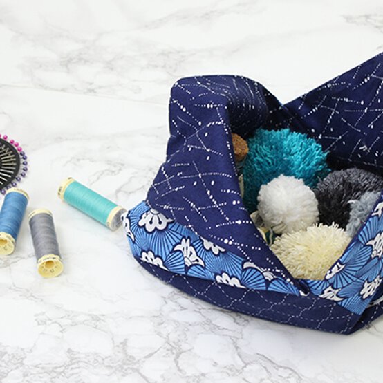 25-things-to-sew-fat-quarter-bento-bag.jpg?sw=554&q=85