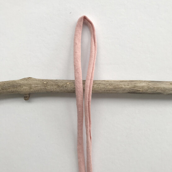 lark-knot-step-2.jpg?sw=554&q=85