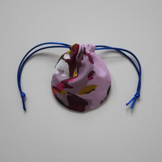 how_to_make_a_drawstring_coin_purse_step12-2.jpg?sw=554&q=85