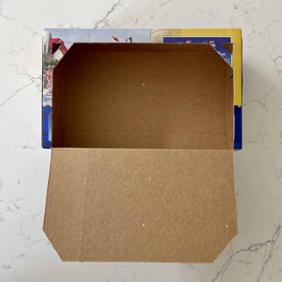 Idea_how-to-make-a-craft-roll-nativity-scene_step1.jpg?sw=554&q=85