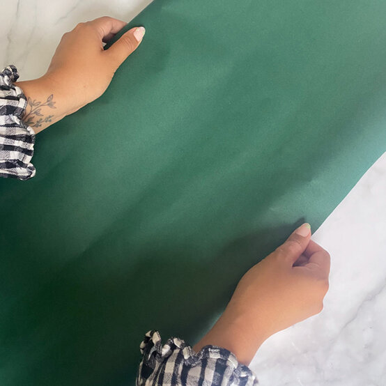 idea_christmas-drawn-giftwrap_step1.jpg?sw=554&q=85