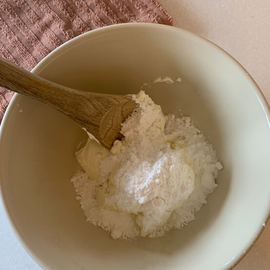 idea_how-to-make-a-chocolate-egg-cheesecake_step8a.jpg?sw=554&q=85