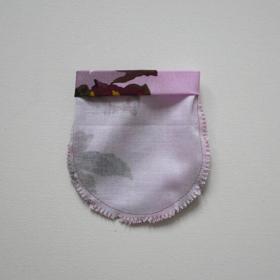 how_to_make_a_drawstring_coin_purse_step7.jpg?sw=554&q=85