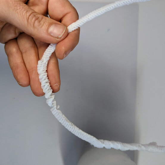 idea_halloween-glass-lanterns-mummy_step4a.jpg?sw=554&q=85