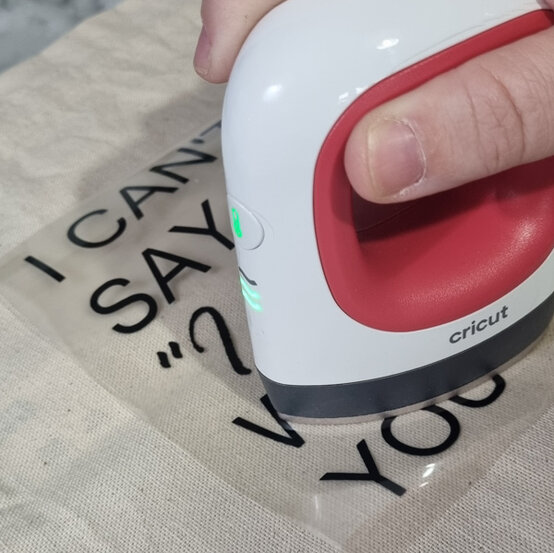 idea%5Fsilhouette%2Dbridesmaid%2Dpouches%5F%2D6.jpg?sw=554&q=85