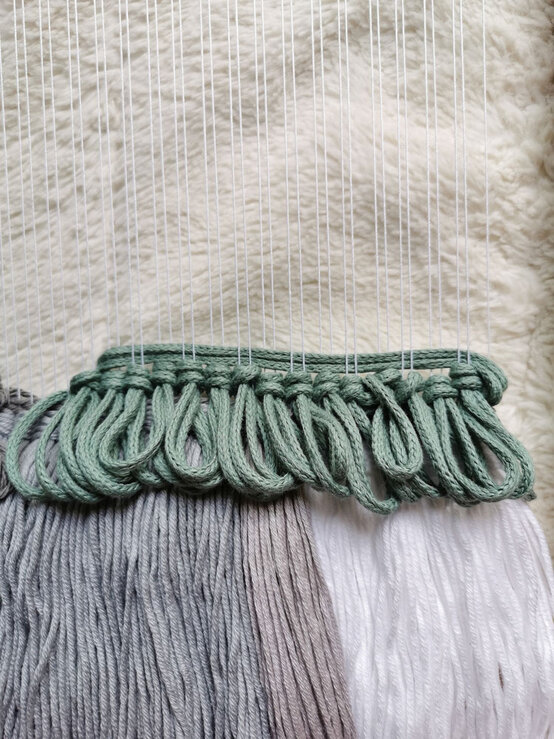 christmassceneweaving_step-12_4.jpg?sw=554&q=85