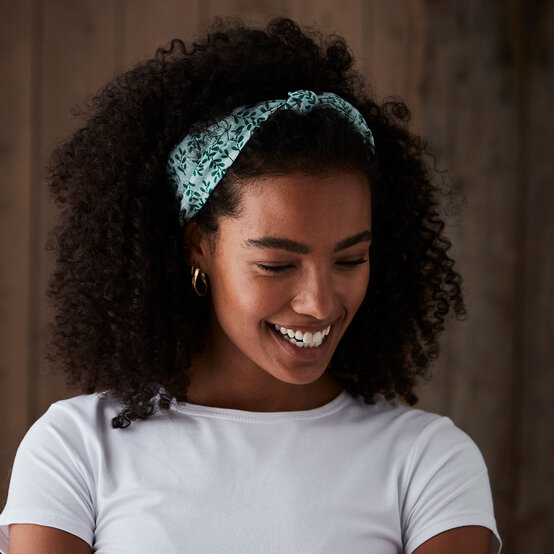 how_to_sew_a_knot_hairband_herocrop.jpg?sw=554&q=85