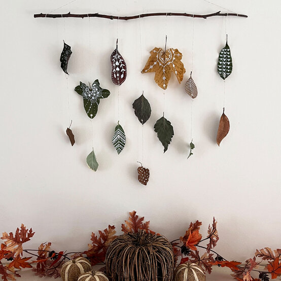 idea_autumn-crafts-you-need-to-make_hanging.jpg?sw=554&q=85