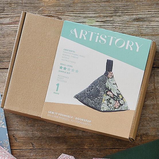 william-morris-hokuas-papercraft-door-stop-kit.jpg?sw=554&q=85