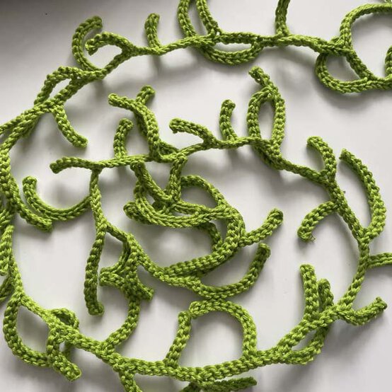 ideas%5Fhow%2Dto%2Dcrochet%2Da%2Dhalloween%2Dwreath%5Fvine%5F4.jpg?sw=554&q=85