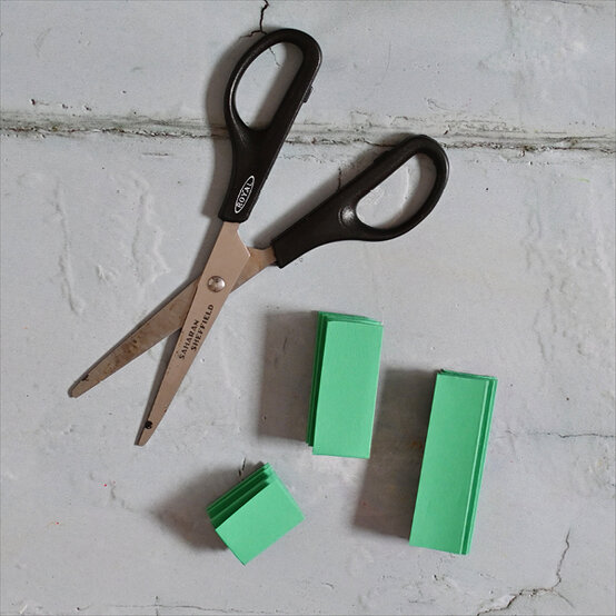 Idea_kids-christmas-cards-to-make_step7d.jpg?sw=554&q=85