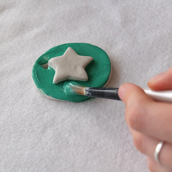 clay-tree-decoration-step12.jpg?sw=554&q=85
