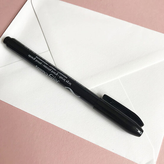 grass-bridesmaid-hamper-glass1.jpg?sw=554&q=85