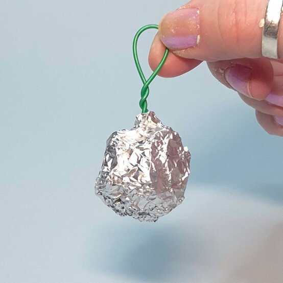 idea%5Fnovelty%2Dchristmas%2Ddecorations%2Dfrog%5Fstep%2D54.jpg?sw=554&q=85