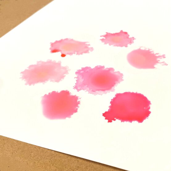 Idea_how-to-use-alcohol-inks_step1.jpg?sw=554&q=85